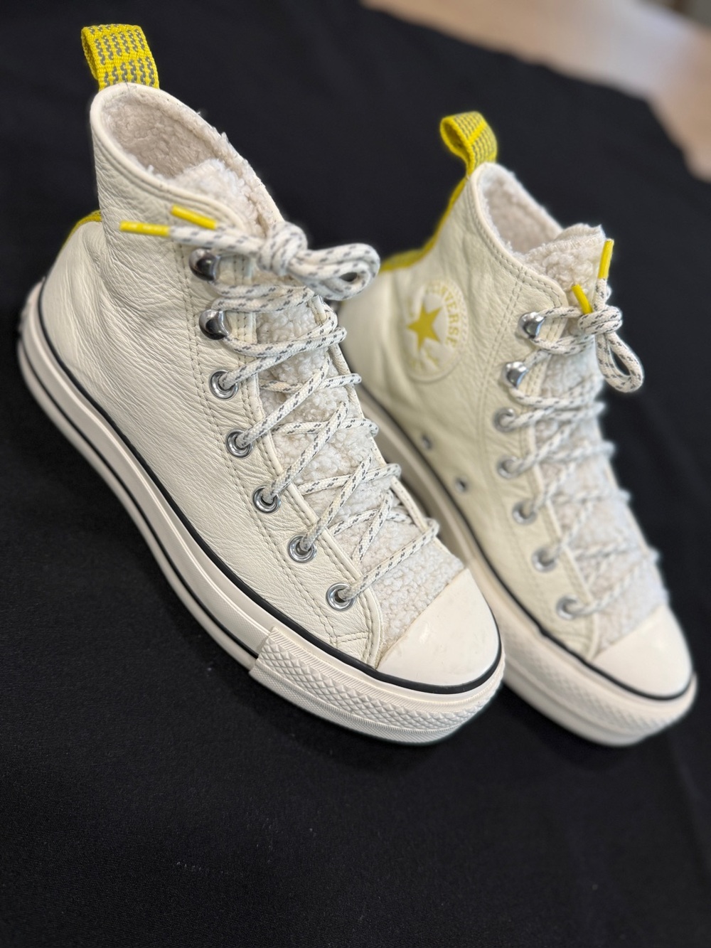 Converse Chuck Taylor All Star Sherpa Leather High Top Sneakers Women’s 6.5